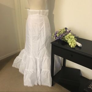 NWT David's Bridal slip. Size 14